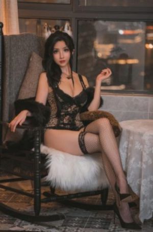 二次元美女被超污游戏暴衣_手机免费观看