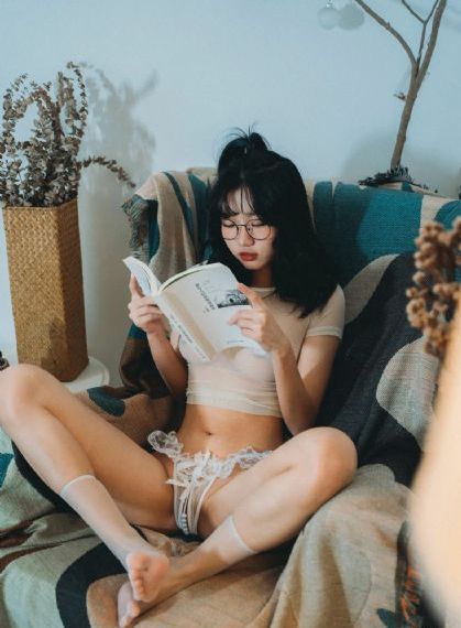 如何看待女子不让流浪汉在餐厅吃饭_720在线视频观看