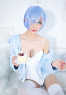 男人吃奶摸下挵进去高抬腿_日韩在线观看